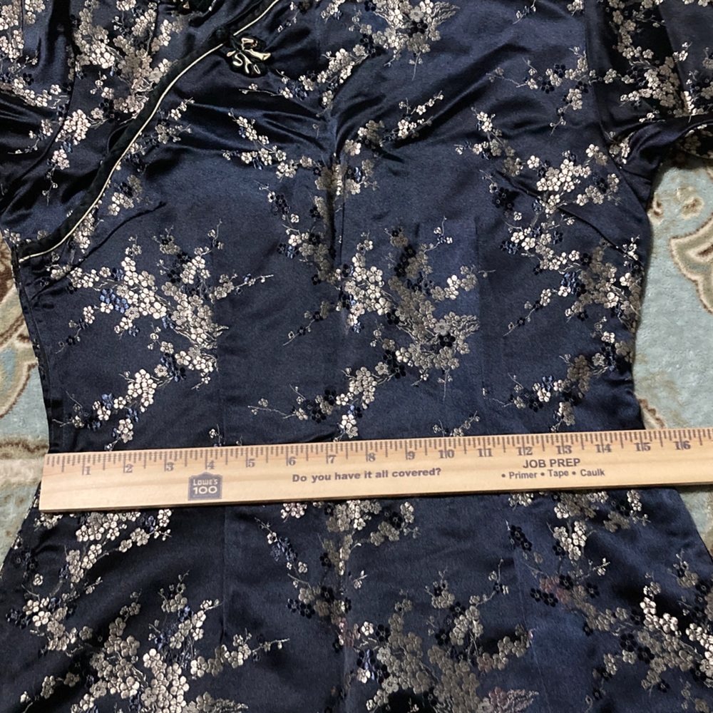 Elegant Black and Gold Floral Midi Dress - Picture 10 of 11